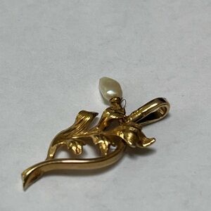Gold Floral Pearl Drop Pendant - Women Jewelry Art Nouveau era 1900’s 10 kt gold